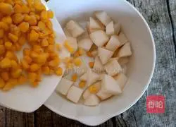 Illustration of how to make sweet corn and pear syrup 5