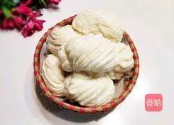 Illustration of how to make silver silk flower rolls 25