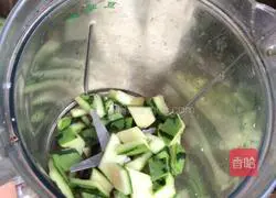 Illustration of how to make watermelon rind with rock sugar water 6