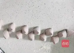 Illustration of how to make red bean and purple sweet potato buns 14