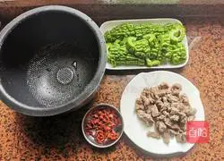 Teach you how to make the most tender bitter melon and beef soup, nourishing and relieving heat, suitable for all ages, illustration 3