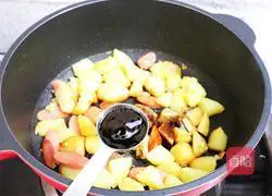 Potato and ham braised noodles illustration 10