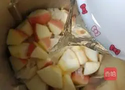 Illustration of how to make apple and white fungus double rice paste 8