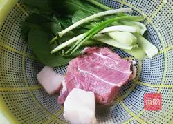 Illustration of making shredded pork noodles 1