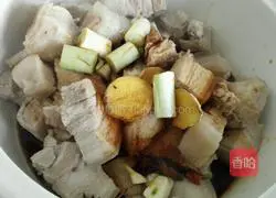 Illustration of how to make Roujiamo 2