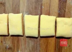 Illustration of how to make pumpkin rolls 12