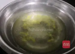 Illustration of how to make brown sugar ginger water 2