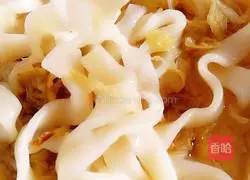 Illustration of how to make pickled cabbage noodles 6