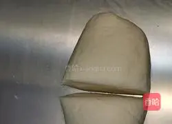 Illustration of how to make cocoa thread bean paste buns 3