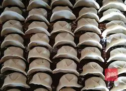 Illustration of how to make dumplings stuffed with shepherd's purse 6