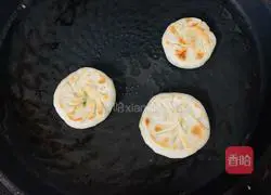 Illustration of how to make celery and fresh meat patties 6