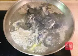 Medicinal black-bone chicken soup recipe 3