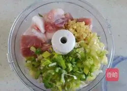 Illustration of how to make glutinous rice meatballs 3