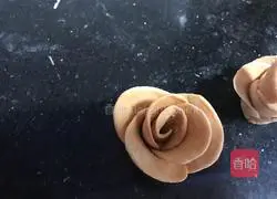 Illustration of how to make rose steamed buns 5