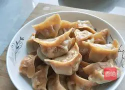 Steamed Carrots Illustration of making dumplings 17