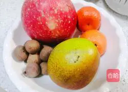 Illustration of how to make New Year's Eve dessert Fruit Tremella Soup 1