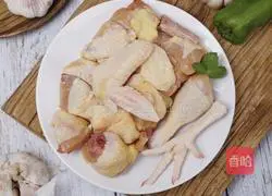 Illustration of how to make mushroom and yuba salty chicken soup 1