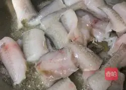 Illustration of how to make dragon head fish tofu soup 5