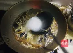 Illustration of how to make spicy and sour shredded pork soup 7