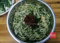 Illustration of how to make Northeastern mixed vegetables 4