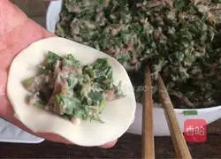 Illustration of how to make dumplings stuffed with purslane and chives 12