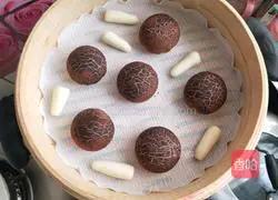 Illustration of how to make imitation mushroom buns 13