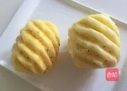 Illustration of how to make freshly squeezed pineapple juice 2