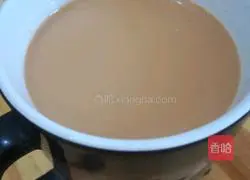 Illustration of how to make fragrant caramel milk tea 6
