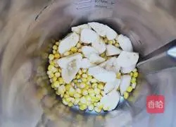 Illustration of how to make banana corn juice 4