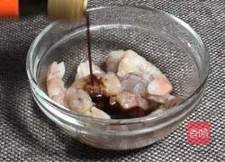 Illustration of how to make shrimp and leek cake 1