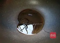 Illustration of how to make ham sausage, egg and scallion pancake 11