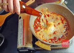 Illustration of how to make seafood fried noodles 8