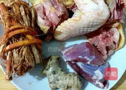 Illustration of how to make five-finger peach chicken soup 1