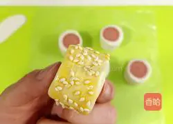 Illustration of how to make sausage flying cake rolls 7