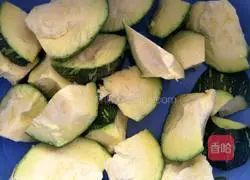 Illustration of how to make sweet melon, bean and corn soup 1