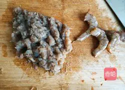 Illustration of how to make shrimp and rapeseed soup 2