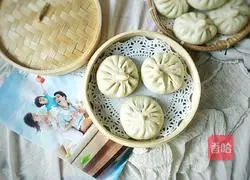 Illustration of how to make steamed buns with special meat and chives 14