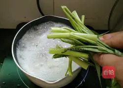 Illustration of how to make noodles in clear soup 8