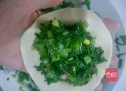 Illustration of how to make pure natural green radish sprouts steamed buns 12