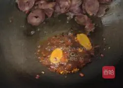 Illustration of how to make stir-fried sausage 2