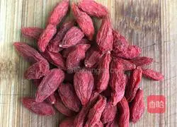 Illustration of Tremella, Red Dates and Wolfberry Beauty Soup 8