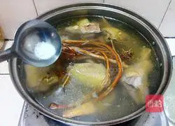 Illustration of how to make five-finger peach chicken soup 7