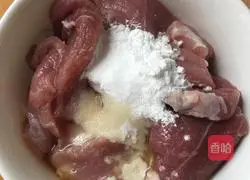 Illustration of how to make baby cabbage and meat slices soup 2