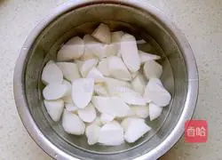 Illustration of how to make pork ribs and yam soup 3