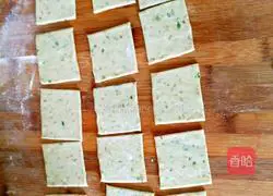 Illustration of how to make green onion baking soda biscuits 12