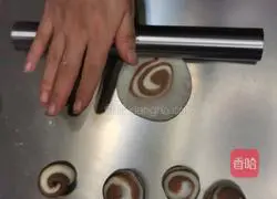 Illustration of how to make cocoa thread bean paste buns 12