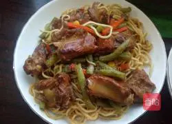 Illustration of braised noodles with pork ribs and beans 6