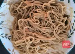 Illustration of how to make hot dry noodles 4