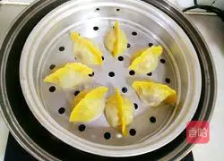 Illustration of how to make fancy steamed dumplings 22