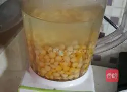 Illustration of how to make sweet corn juice 4